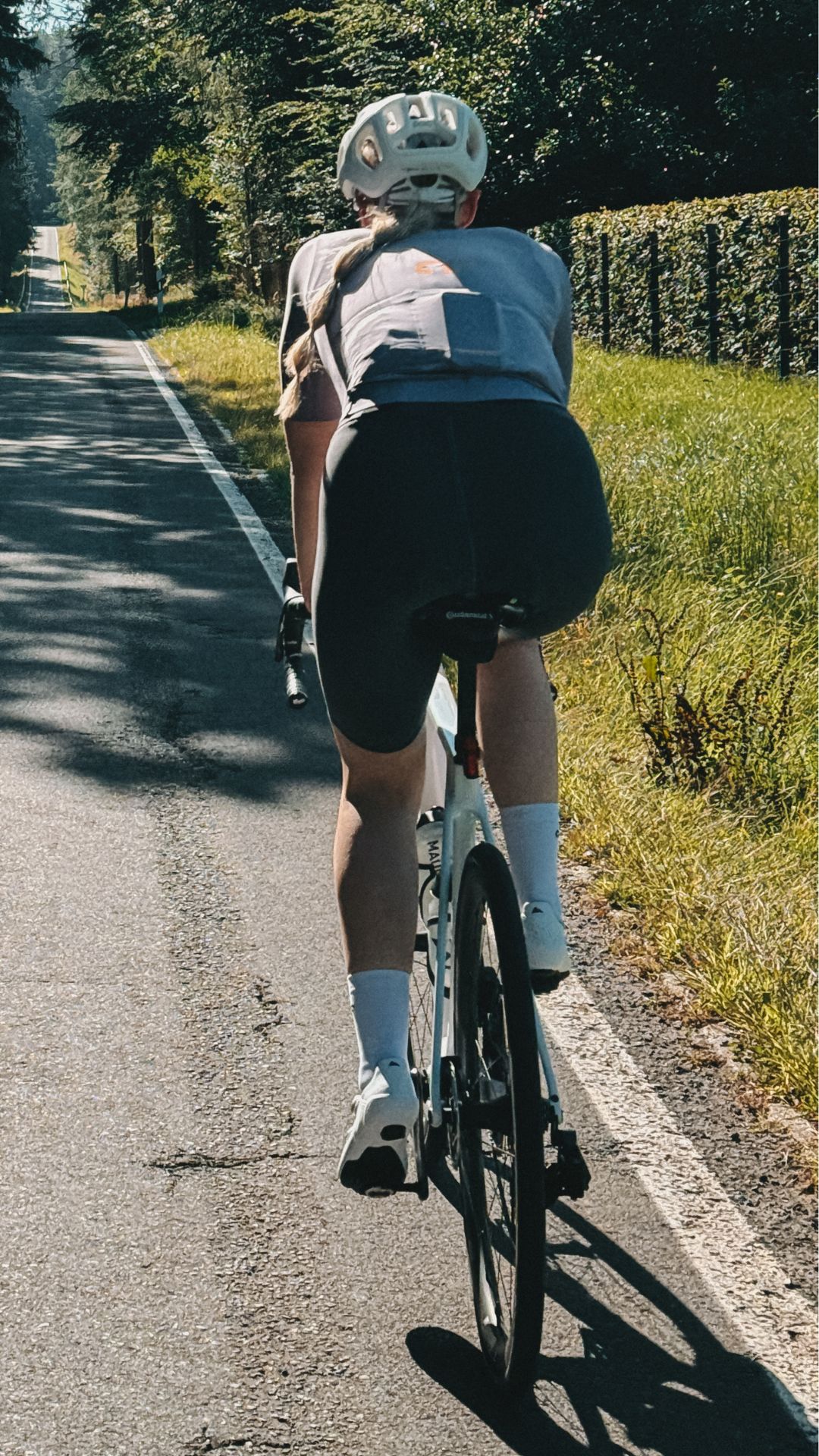 Women's saddles: hip width